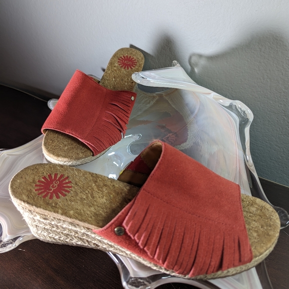 UGG Red Suede Wedge open toe Size 5 - Picture 2 of 10